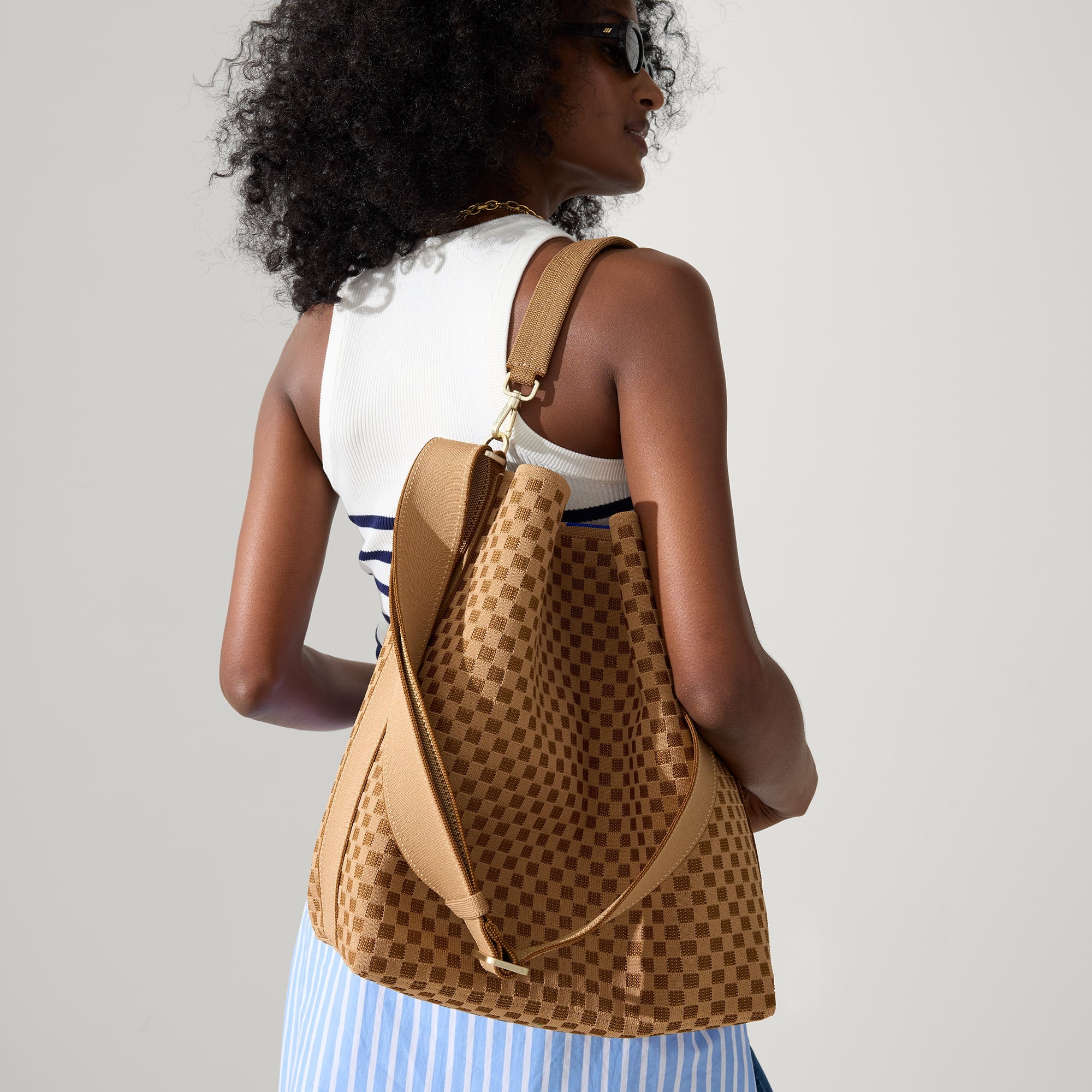 The Bucket Bag Hazelnut - Image 3
