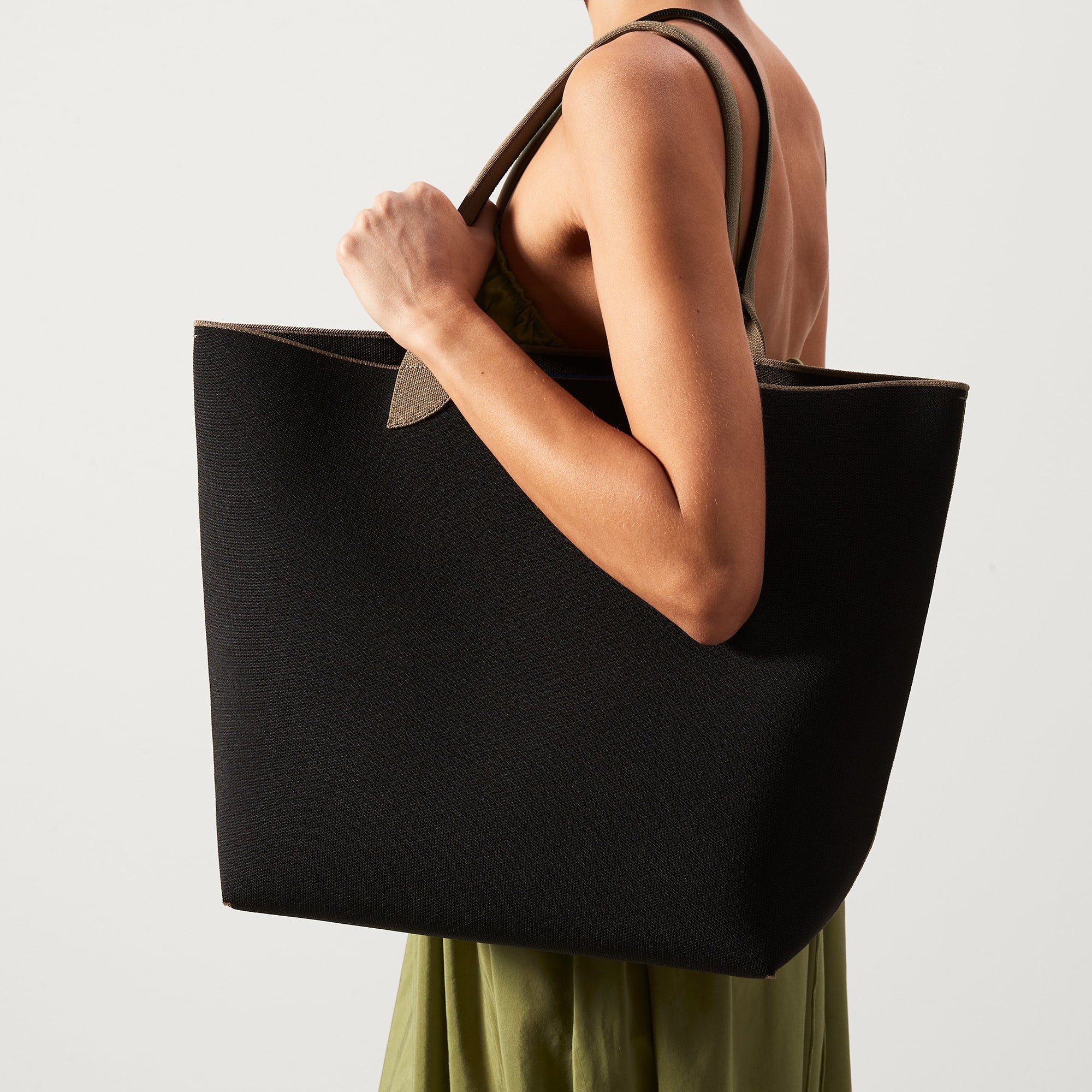 The Lightweight Tote Black Portobello - Image 3
