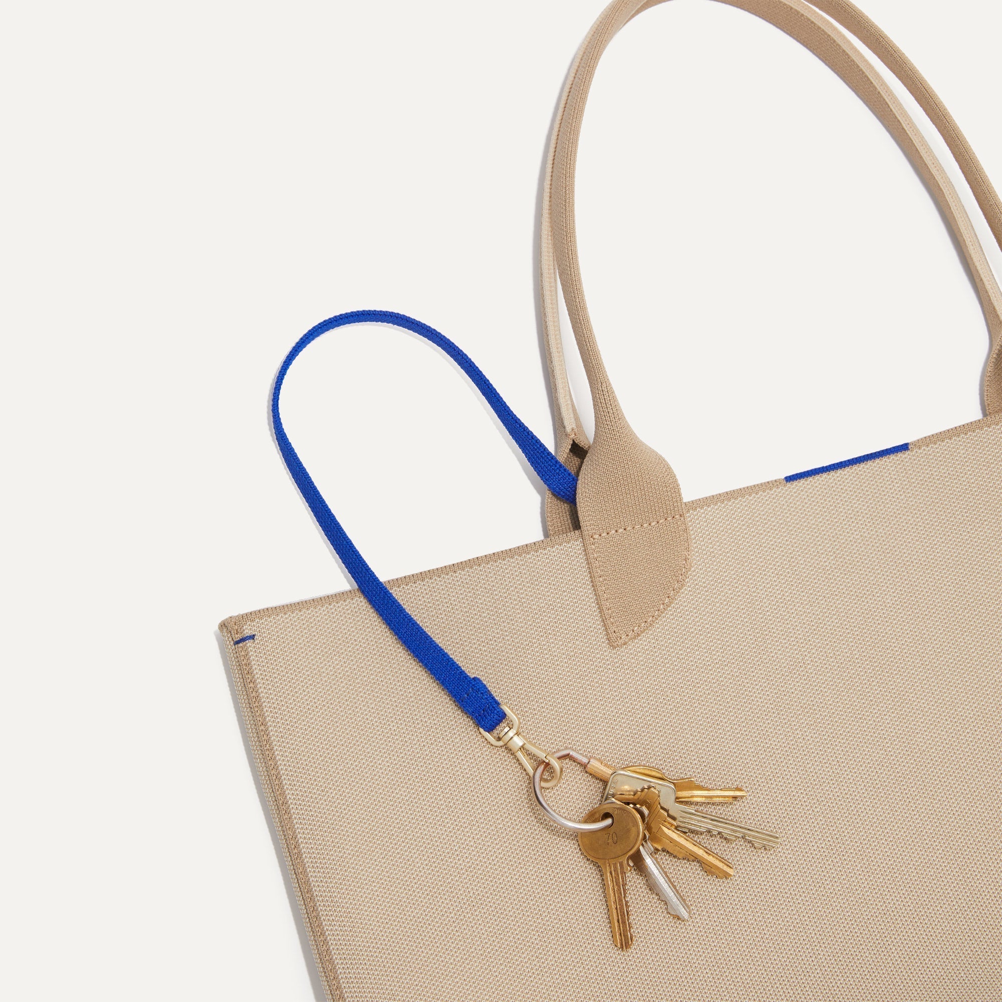 The Lightweight Tote Soft Sesame - Image 8