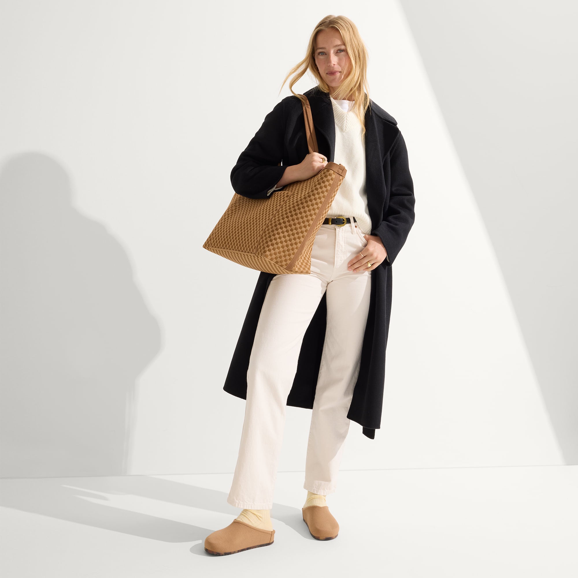 The Zip Travel Tote Hazelnut - Image 3