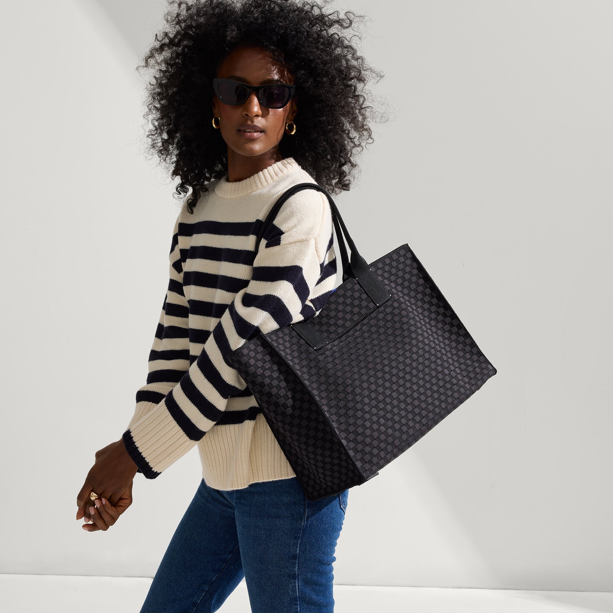 The Classic Tote Black Sand - Image 3