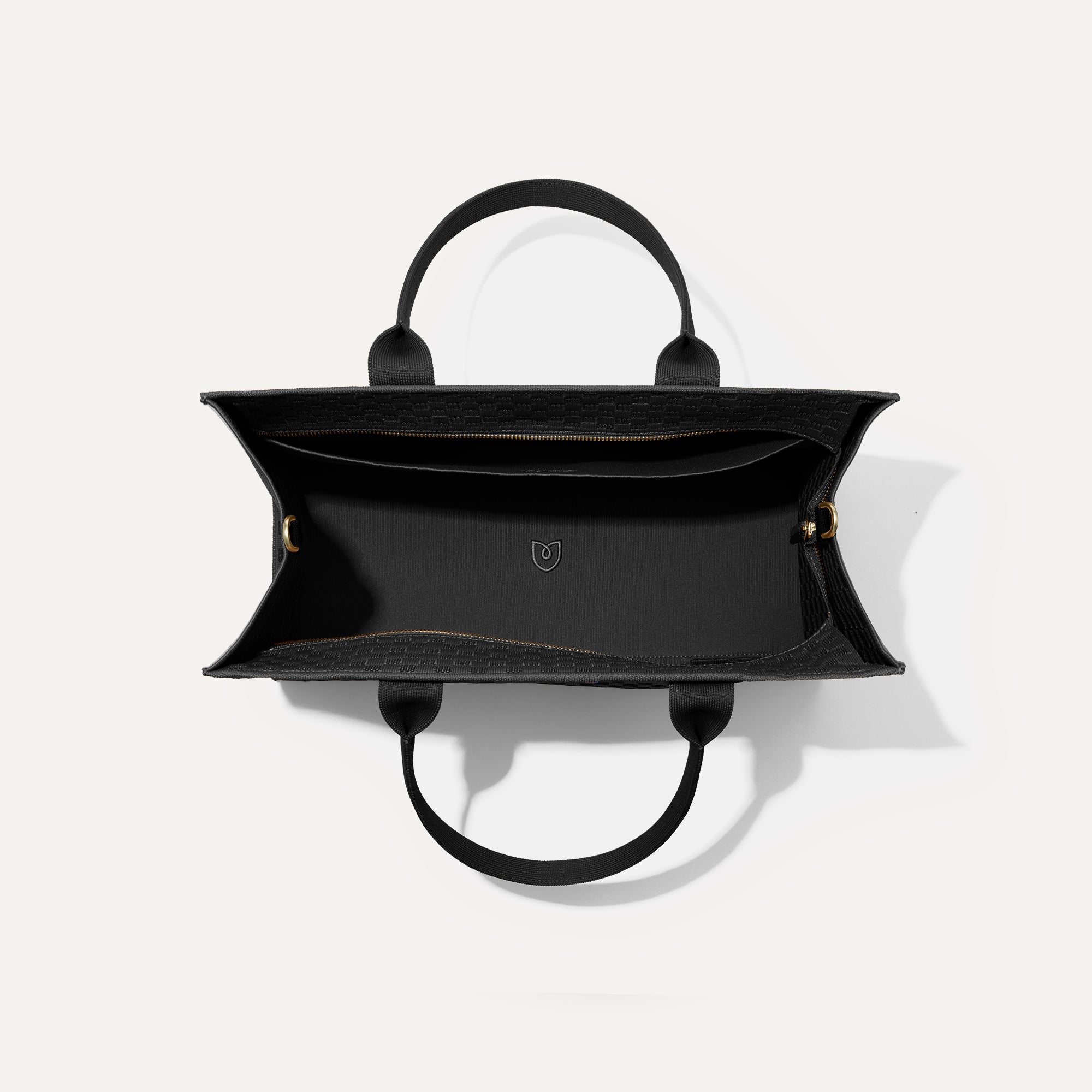 The Classic Tote Black Sand - Image 7