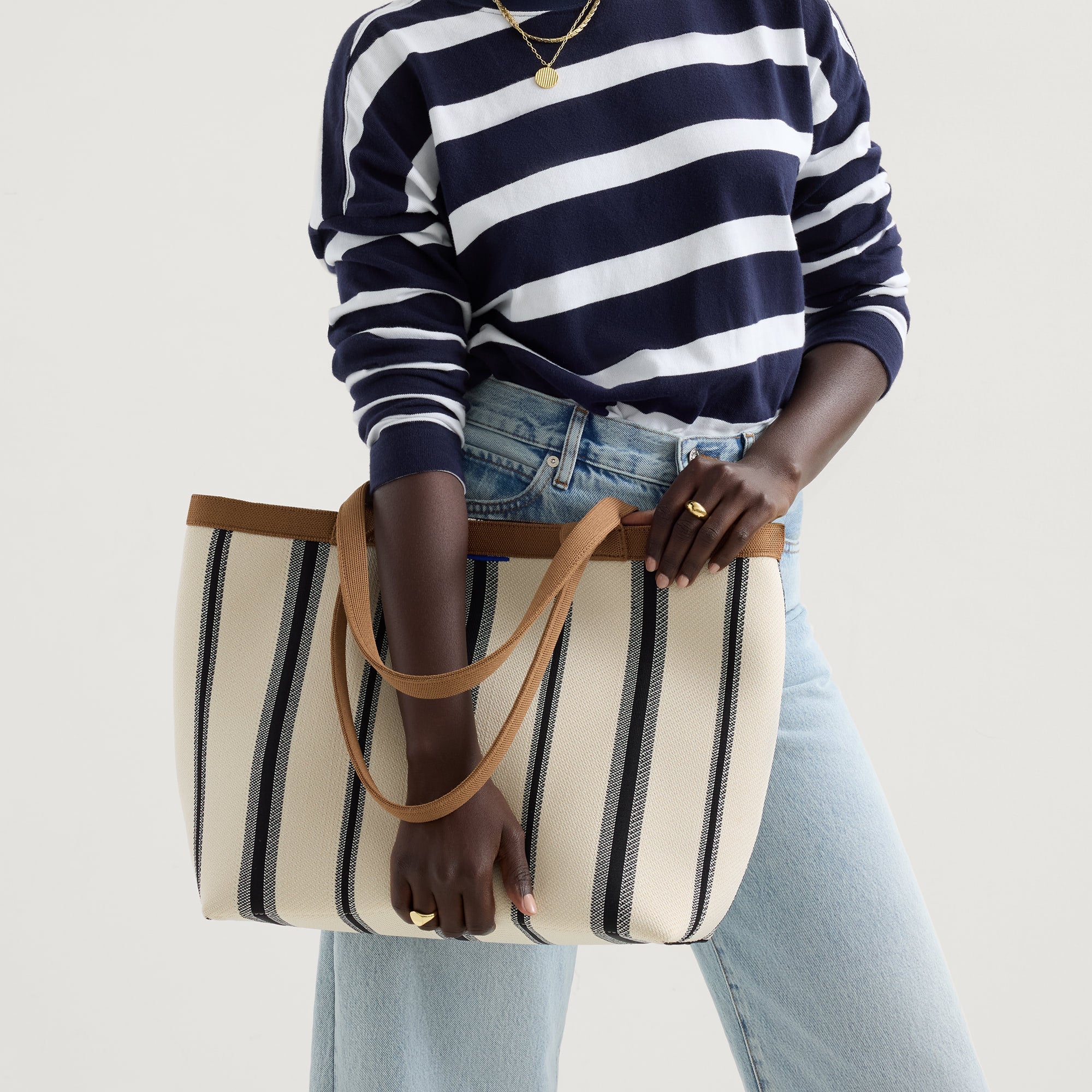 The Lightweight Zip Tote Coastline - Image 4