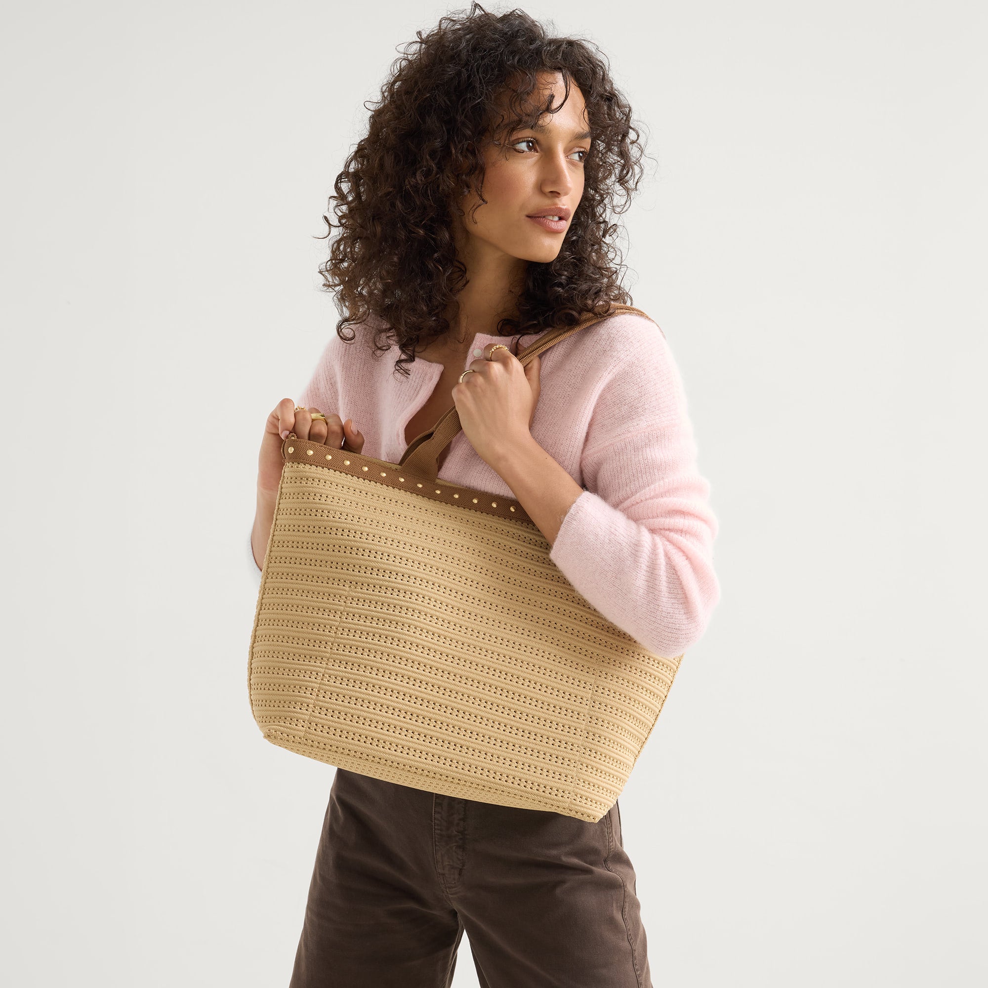 The Lightweight Zip Tote Brown Butter Crochet - Image 3